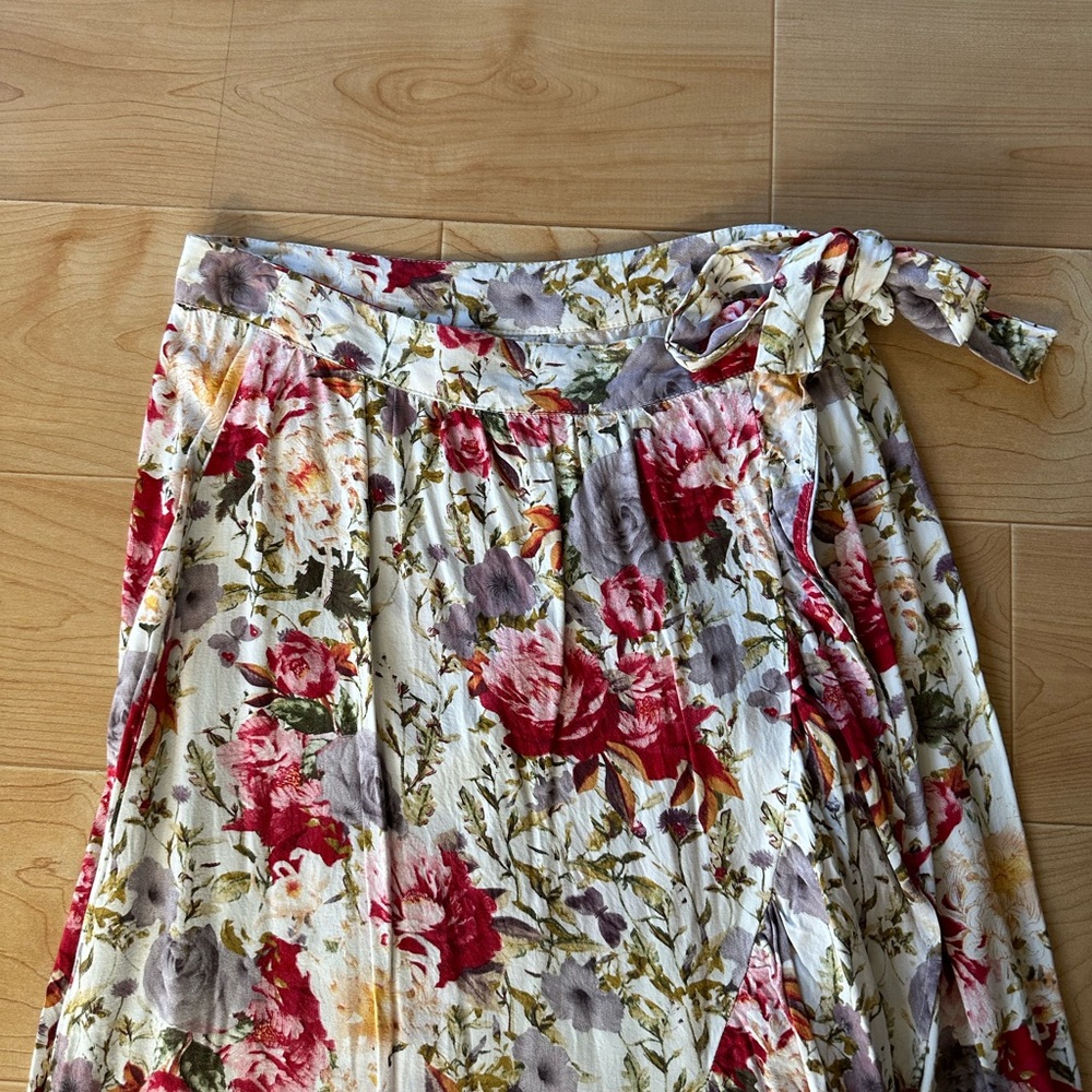 🌺 2/$20 Boutique floral midi wrap skirt size small white, pink, purple, & green - Picture 3 of 8